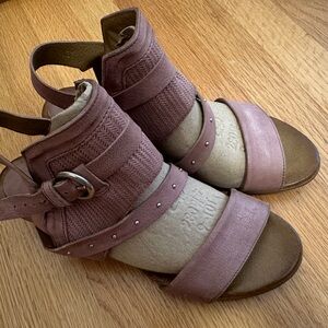 Miz Mooz Womens Farley Ankle Strap Sandal Rose Leather Size US 9 / EUR 40